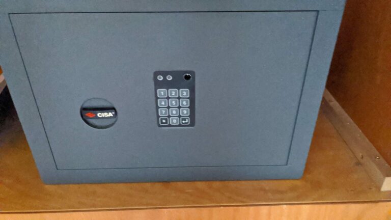 Aprire una cassaforte Cisa bloccata: soluzione se è digitale con batterie scariche