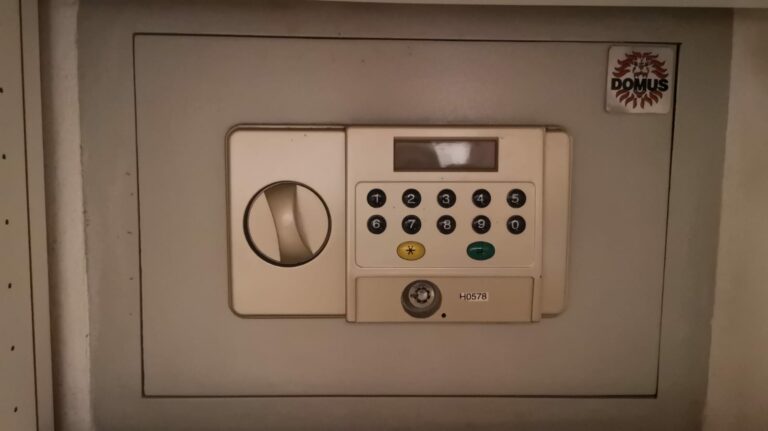 Aprire una cassaforte Domus bloccata