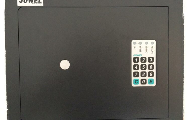 Aprire una cassaforte Juwel bloccata elettronica chiusa che non si apre o aperta: come fare per lo sblocco per error