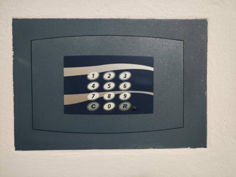 Aprire una cassaforte Mottura bloccata: come se è elettronica