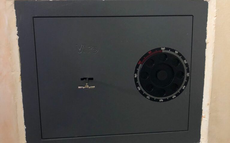 Aprire una cassaforte Viro bloccata a muro e senza chiave: come